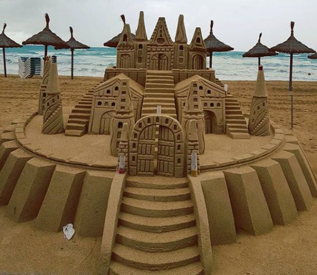 Xây lâu đài cát