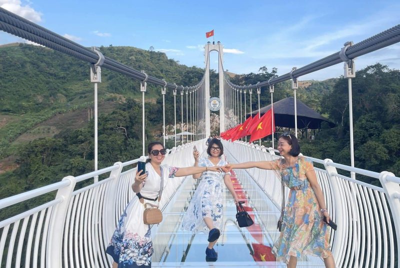 Cầu Kính Bạch Long Mộc Châu