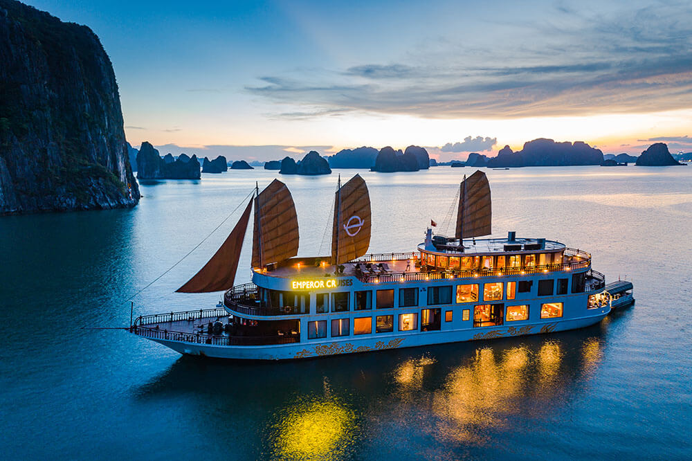 DU THUYỀN EMPEROR LEGACY CRUISES
