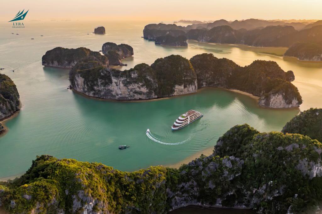 DU THUYỀN LYRA CRUISE LAN HẠ