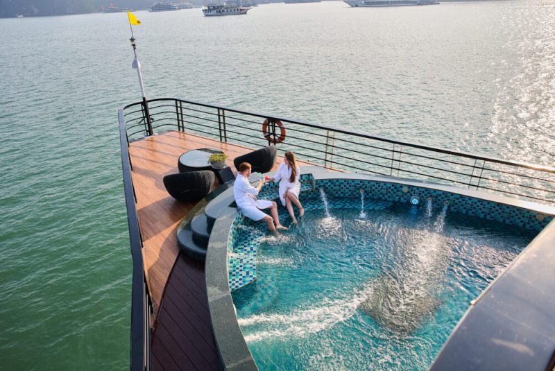 DU THUYỀN MIRA OF THE SEA CRUISE 