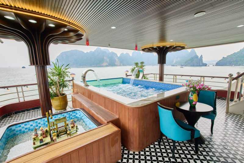 DU THUYỀN MIRA OF THE SEA CRUISE 