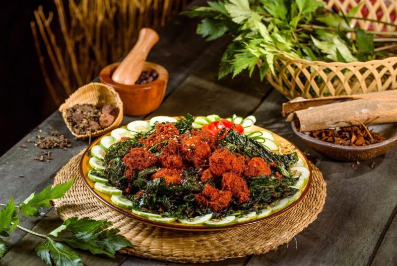 ẩm thực gần nhà thờ đá sapa