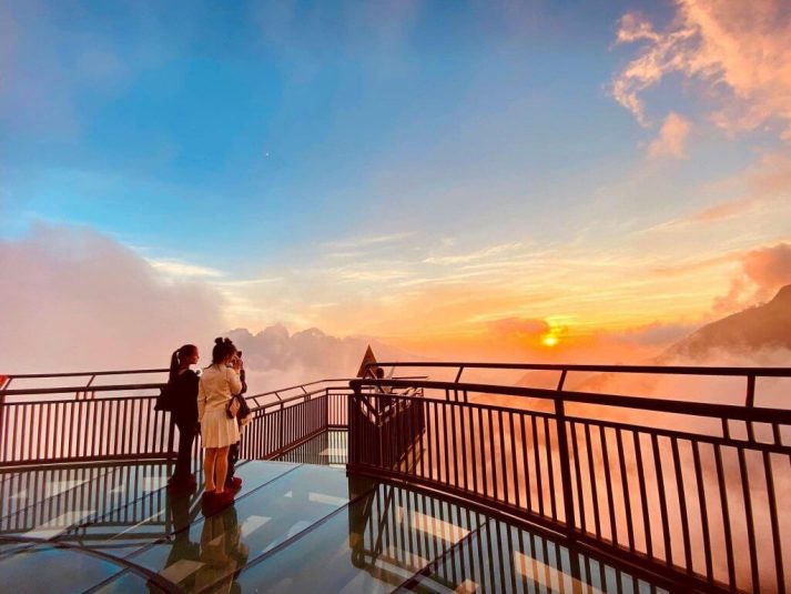 checkin cầu kính rồng mây