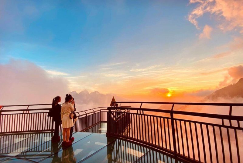 checkin cầu kính rồng mây 