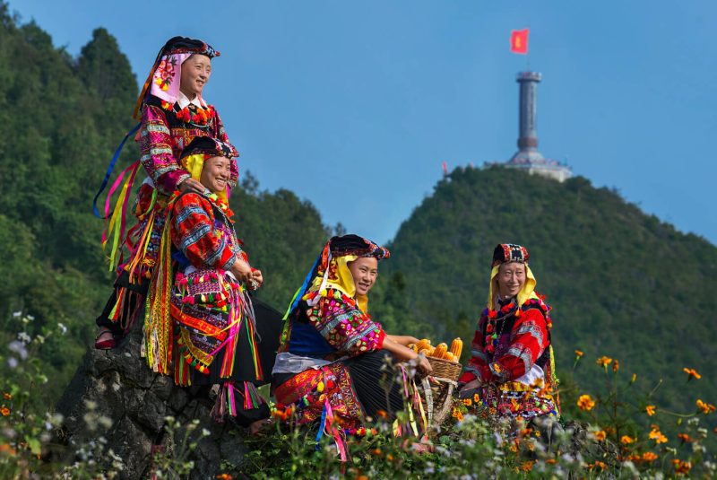 khám phá cột cờ lũng cú
