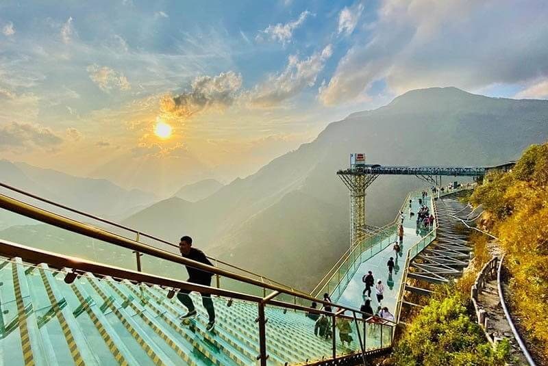 view cầu kính rồng mây