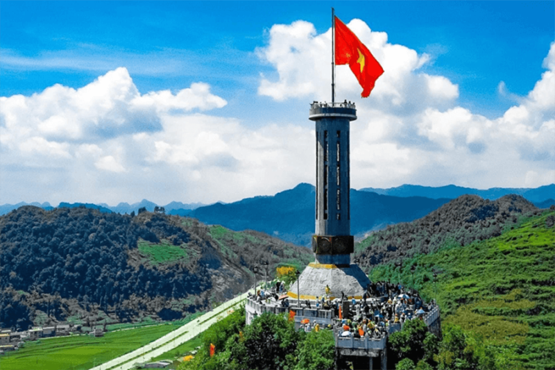 view cột cờ lũng cú