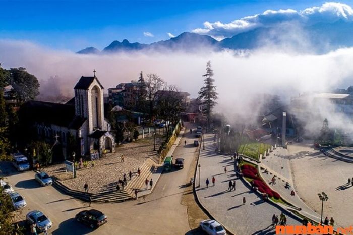 view nhà thờ đá sapa